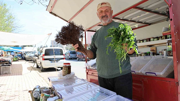 Emekli oldu, Kahramanmaraş'ta şifa satıyor!..