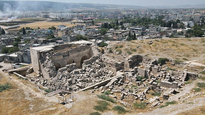 İç Kale Cami Onarılmayı Bekliyor!