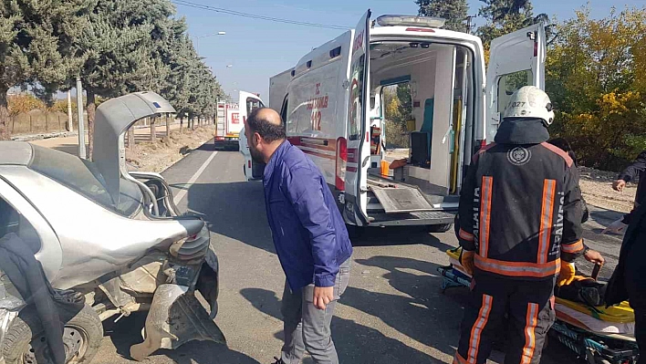 Trafik kazası 2 yaralı