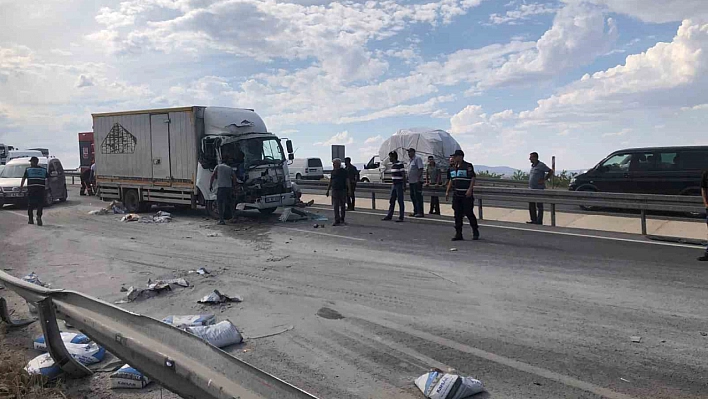 Malatya'da Kamyonlar Çarpıştı: 3 Yaralı