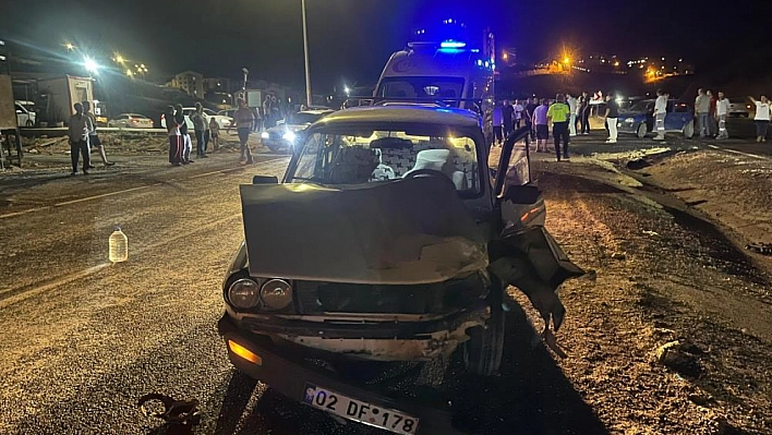 İki otomobilin çarpıştı: 2 yaralı