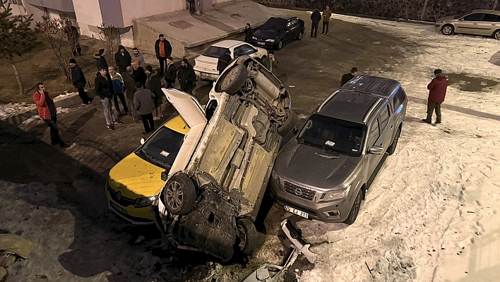 İki otomobilin çarpıştığı kazada sürücüler yaralandı