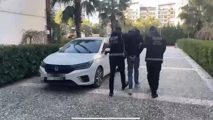 Kırmızı bültenle aranıyordu İzmir'de yakalandı