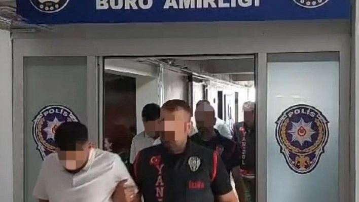 İzmir'de sahte polisleri gerçek polisler yakaladı
