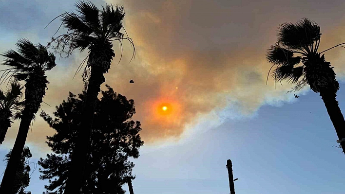 Kuşadası'nı duman bulutu sardı