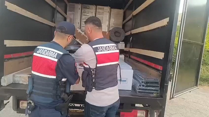 Adblue bidonlarına gizlenmiş 555 litre etil alkol ele geçirdi