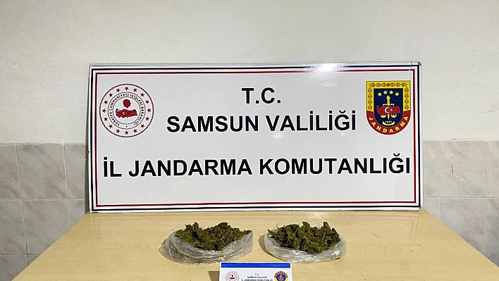 Jandarma, Araçta Uyuşturucu Ele Geçirdi