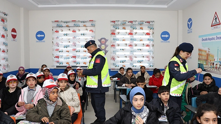 Jandarma'dan öğrencilere eğitim