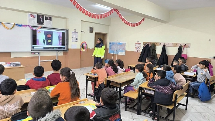 Jandarma ekipleri, öğrencilere trafik eğitimi verdi