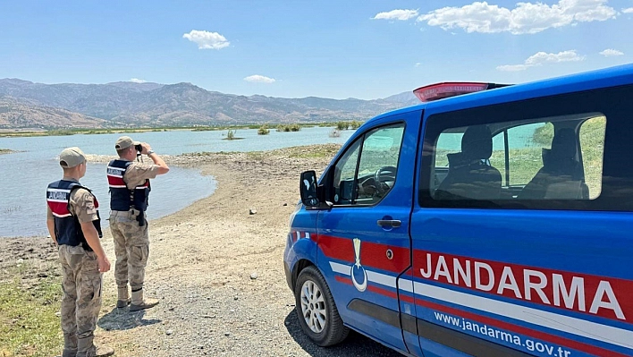 Jandarma ekipleri, su kenarlarında denetim yaptı