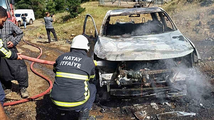 Hatay'da ilginç yangın! Araç küle döndü