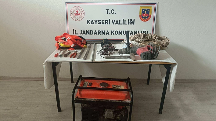 Kaçak kazı yapan 3 kişi yakalandı