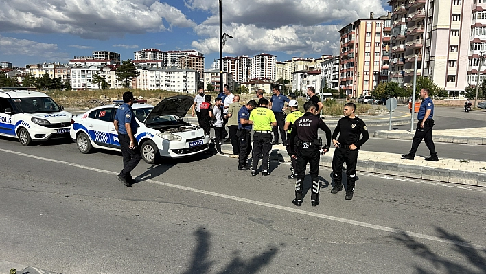  Kaçarken Polis Otomobiline Çarptı