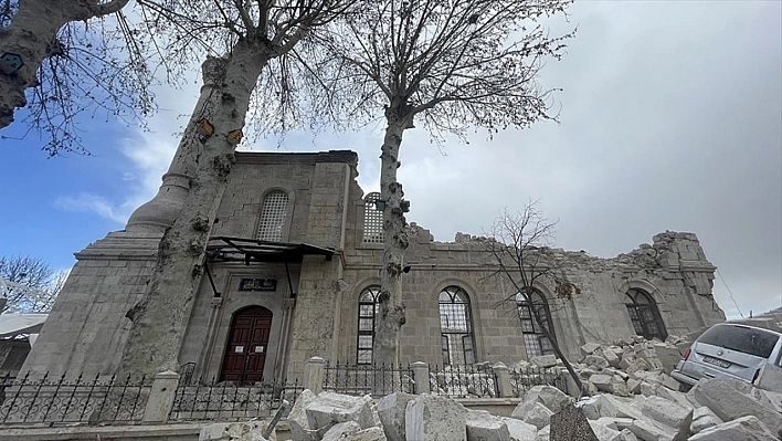 Kaderi depremlerle örülen 'Teze Cami'