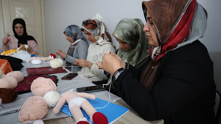 Kadınlar  ekonomilerine katkı sağlıyor