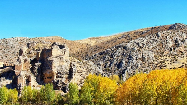 Kahramanmaraş'ta Hurman Kalesi Sarıya Büründü!