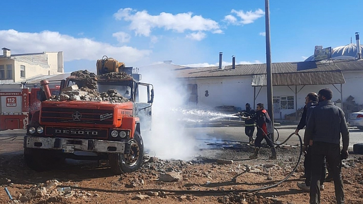 Kahramanmaraş'ta Kamyon Yangını