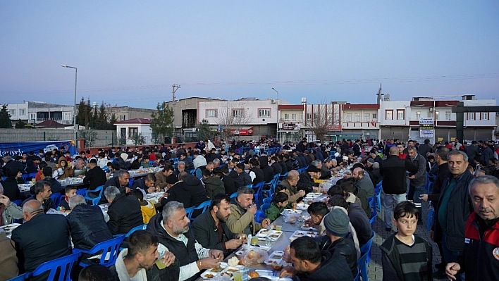 Kahta Belediyesi'nin iftar çadırına yoğun ilgi