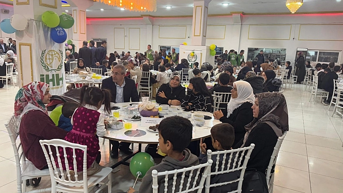 Kahta'da 'Dünya Yetimler Günü' dolayısıyla iftar programı düzenlendi