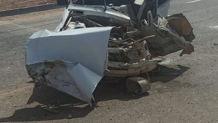 Kamyon ile otomobil çarpıştı: 1 ölü, 3 yaralı