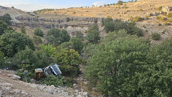 Malatya'da Şarampole Yuvarlanan Kamyonet Korkuttu