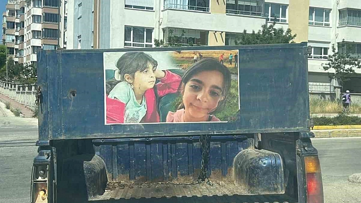 Kamyonetinin arkasına Narin'in fotoğrafını yapıştırdı!