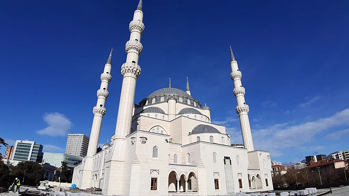 Kandil Günleri Tarihleri ve Takvimi  Regaib, Miraç, Berat, Kadir Gecesi ve Üç Aylar Ne Zaman, Hangi Gün?