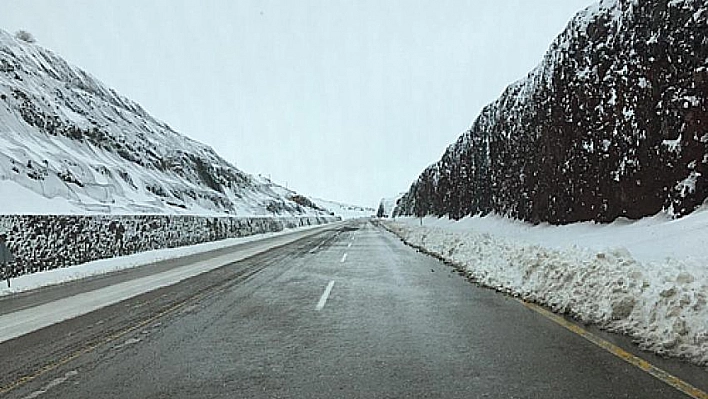 Kapanan yol trafiğe açıldı 