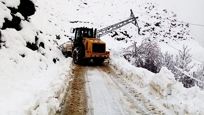 205 mahalle yolu ulaşıma kapandı