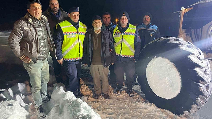 Kardan Dolayı Mahsur Kalmıştı: Yaşlı Adam Ailesine Kavuştu!