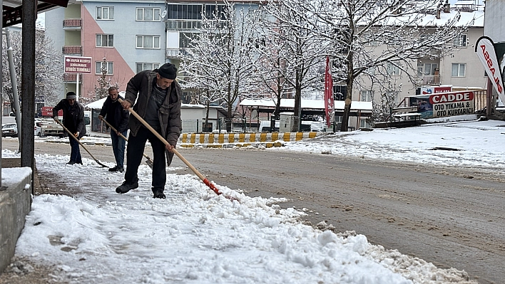 Kar Yağışına Karşı 24 Saat Sürekli Temizlik