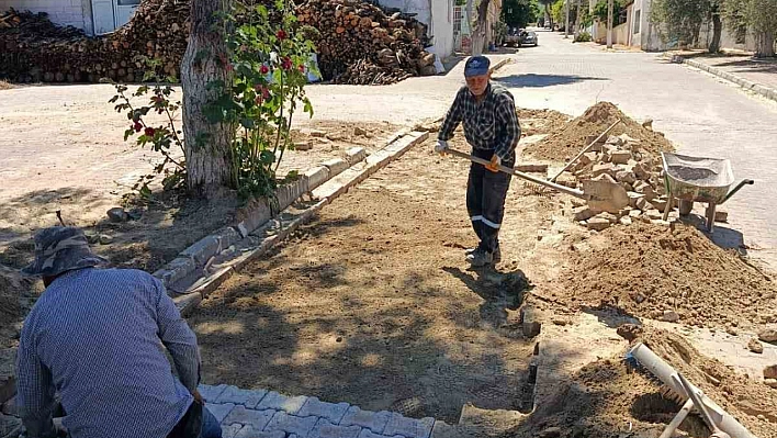 Karacasu'nun yolları yenileniyor