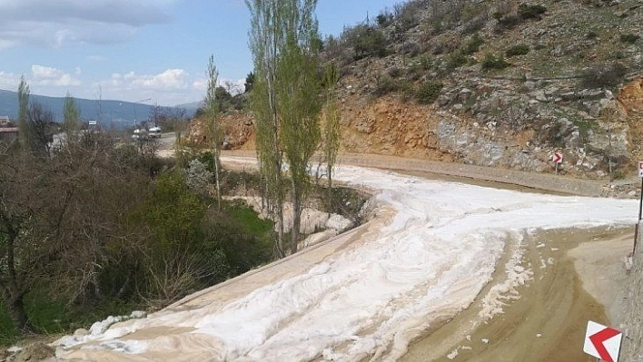 Karayolu sondaj suyundan geçit vermiyor