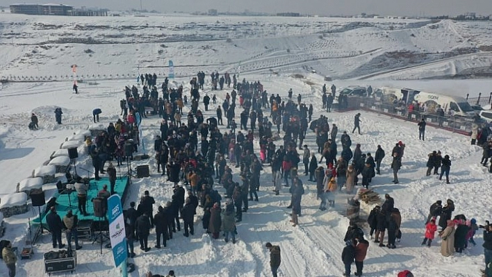 Karda doğa yürüyüşü