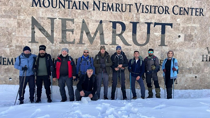 Karla kaplı Nemrut Dağı'na tırmandılar