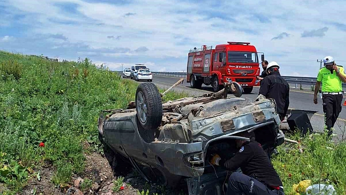 Kars'ta trafik kazası 1'i ağır 2 yaralı
