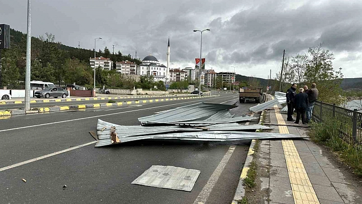 Kastamonu'da binaların çatıları uçtu