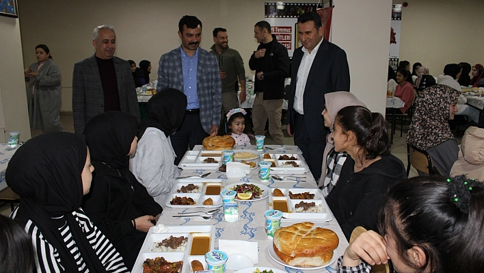 Kaymakam Soysal, öğrencilerle iftar programında buluştu