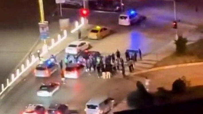 Kaza sonrası trafikte kavga ettiler