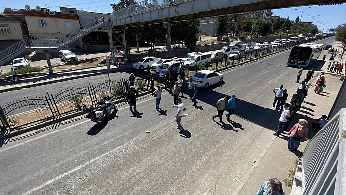 Kaza sonrası yol trafiğe kapatıldı