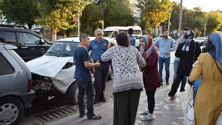 Otomobili bırakıp kaçtı