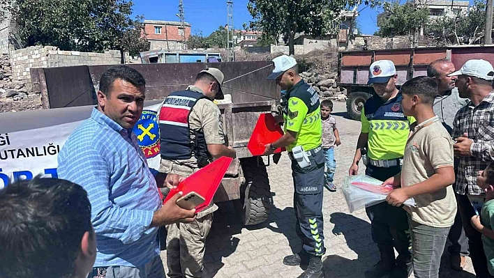 Jandarma tarafından çiftçilere traktör güvenliği eğitimi