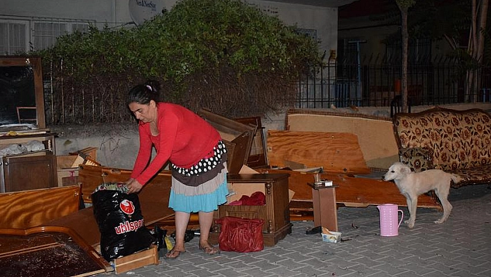 Sokağa atıldı 