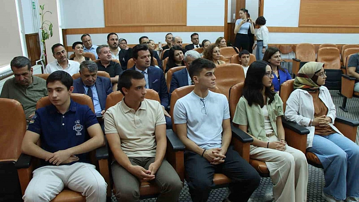 YKS'de dereceye giren öğrencilere başarı belgesi verildi