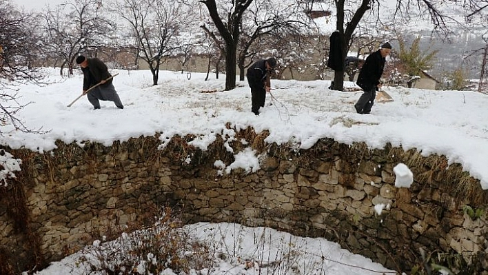 Saklayıp yazın satıyorlardı