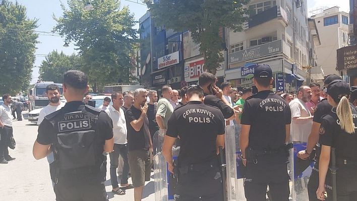 Kışla Caddesi esnafına sert müdahale!