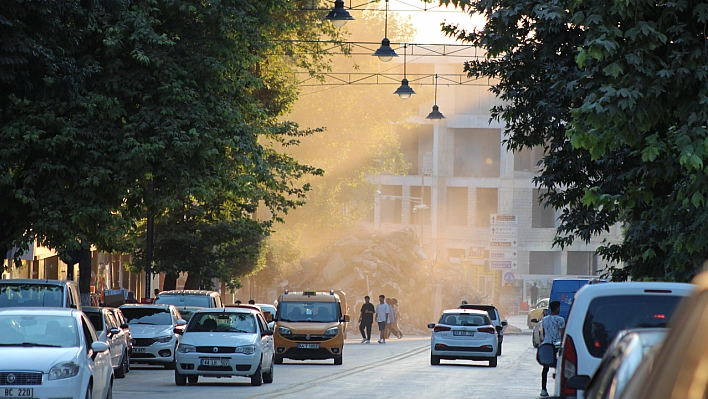 Kışla Caddesi'nde Yeni Gelişme... Esnafa Er'den Mesaj: 'Hesap Yapmasın'...