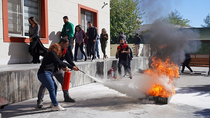 Kız Öğrenci Yurdunda Yangın Tatbikatı Yapıldı