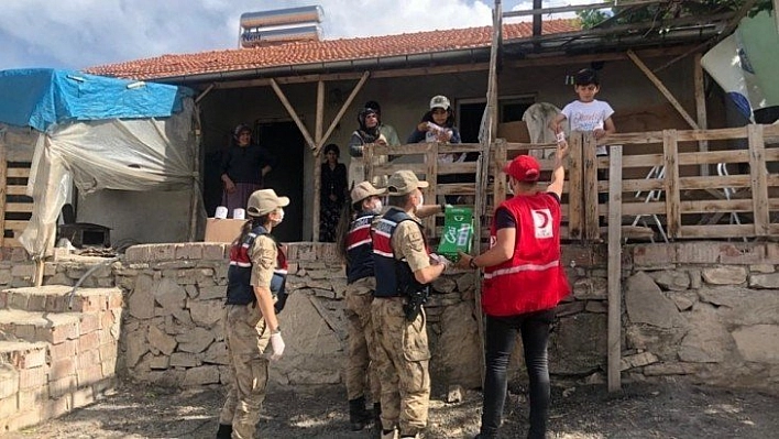 Kızılay Jandarma işbirliği ile bayramlık