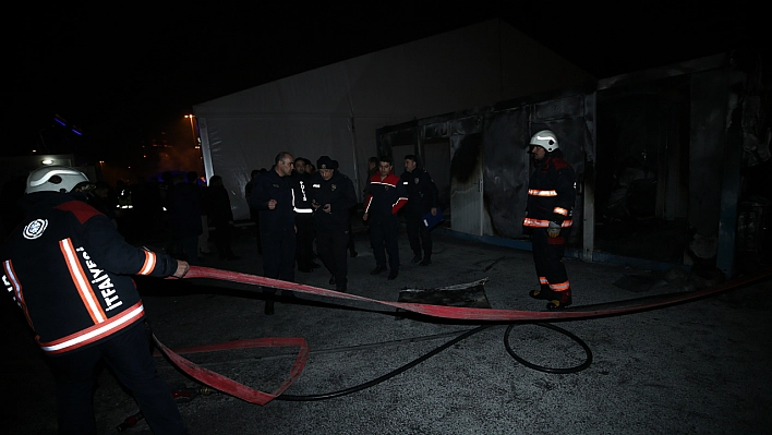 Konteynerde çıkan yangın söndürüldü